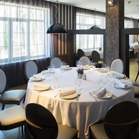 ホテル Catalonia Reina Victoria 4*