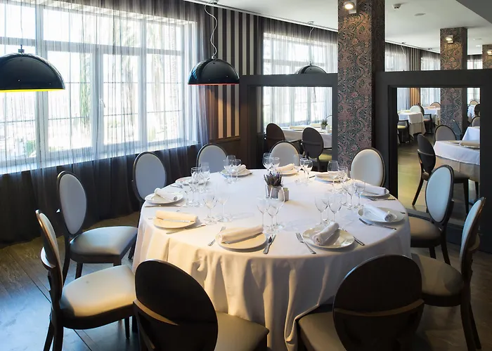 Hotel Catalonia Reina Victoria 4*