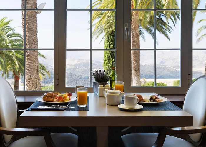 Hotel Catalonia Reina Victoria 4*