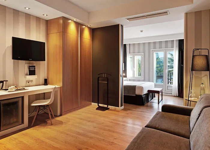 Catalonia Reina Victoria Hotel