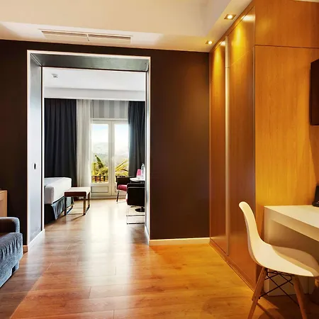Otel Catalonia Reina Victoria 4*