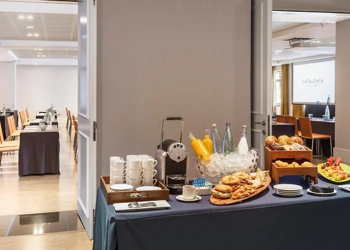 Отель Catalonia Reina Victoria Ронда