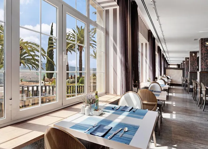 Отель Catalonia Reina Victoria Ронда