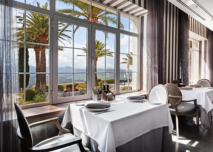 Catalonia Reina Victoria Отель