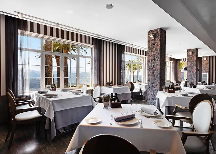 Отель Catalonia Reina Victoria